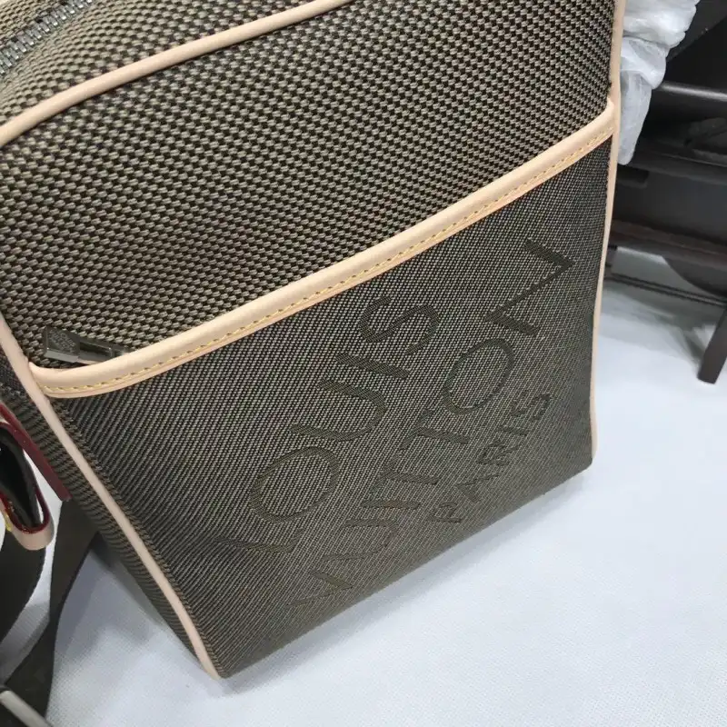 LV Bags 19B5790021