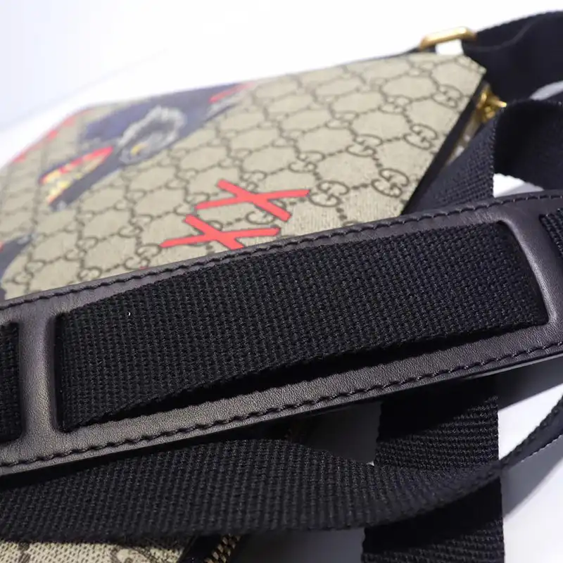 G*u*i crossbody bag 19gm0046