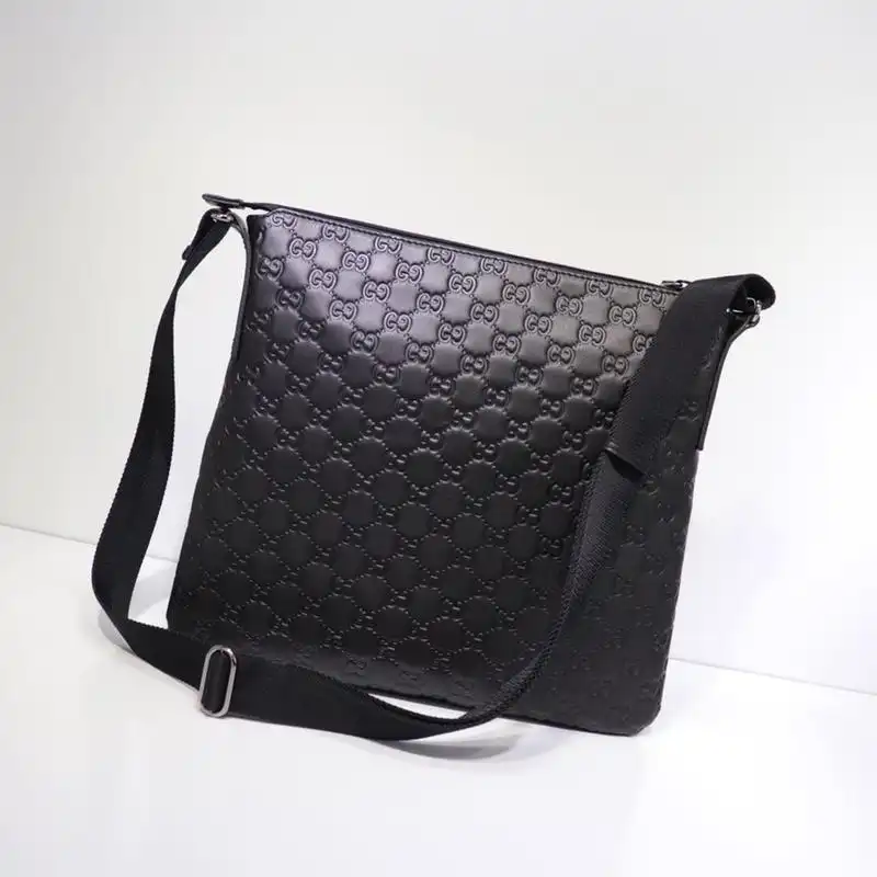 G*u*i messenger bags 19gm0050