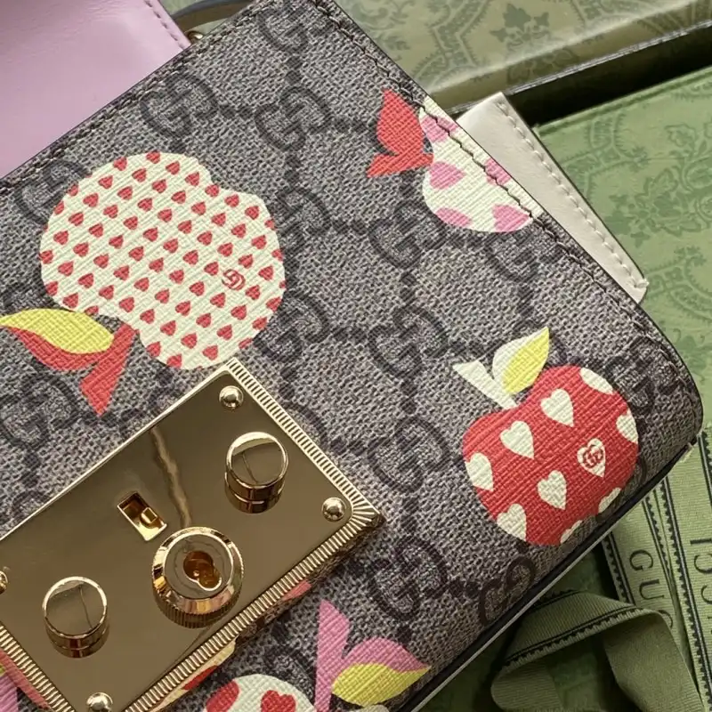 G*u*i s bags 2108ya0072