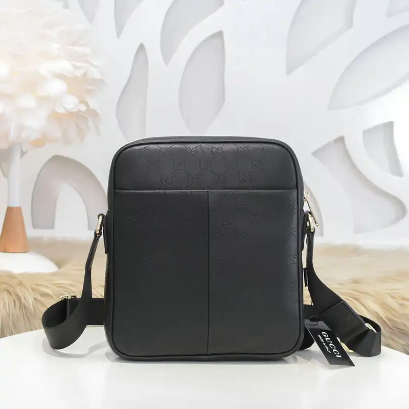 G*u*i s bags 2110yz0022