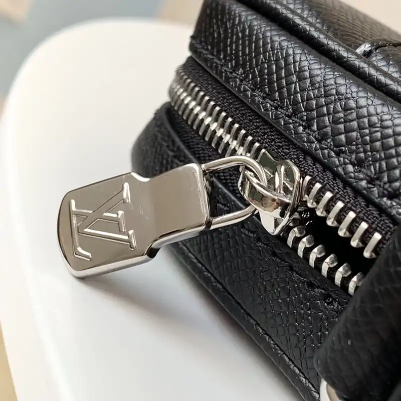 LV Bracelet 19HT0107