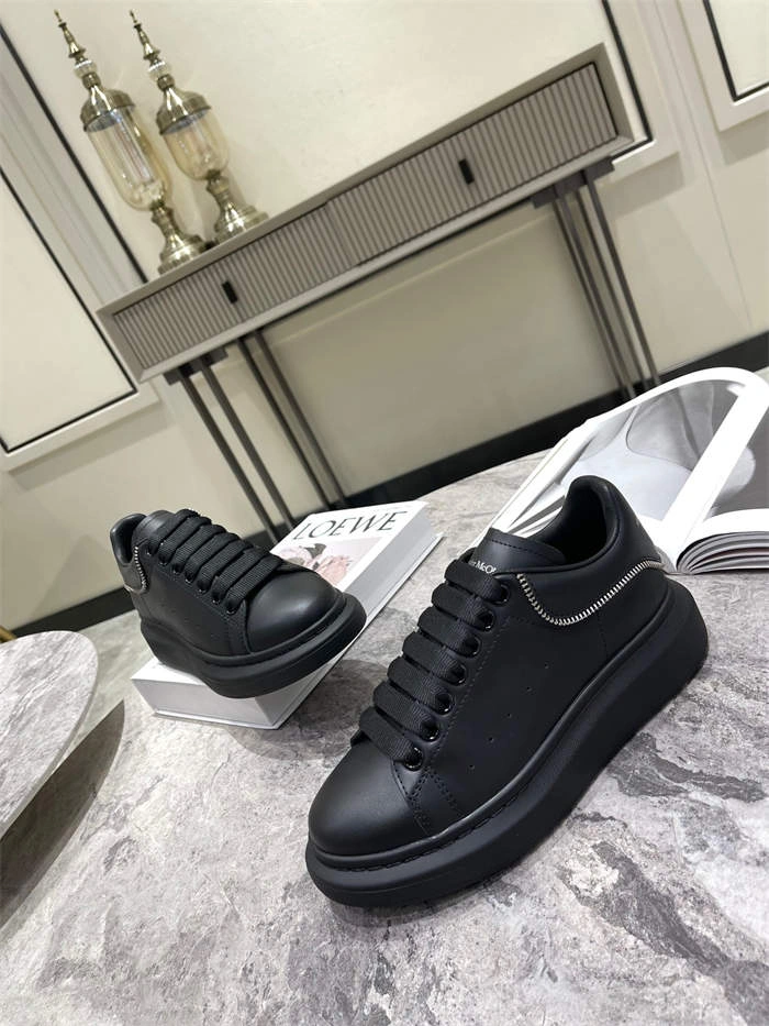 Alexander McQueen Oversized Classic 2580