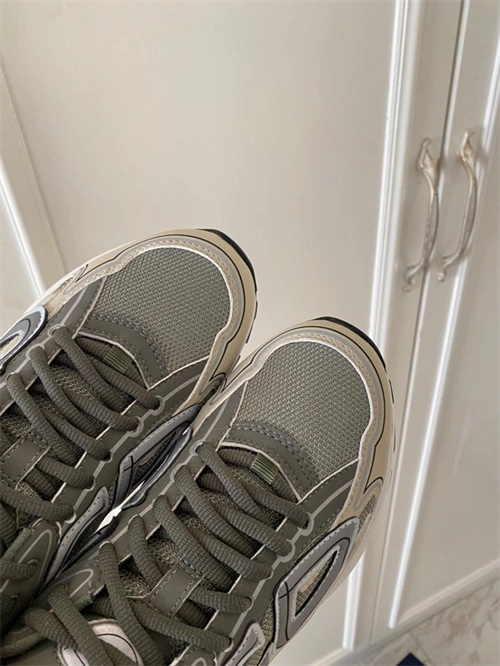 DR B30 Sneakers WellDesigned 1088