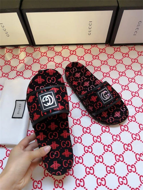 RelaxedFit Gocci Slipper 5717