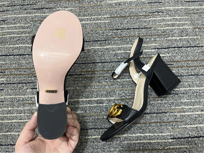 minimalist G*u*i pump 535