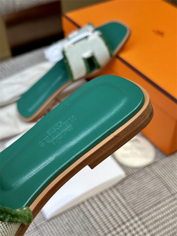 H Slipper Practical 2371