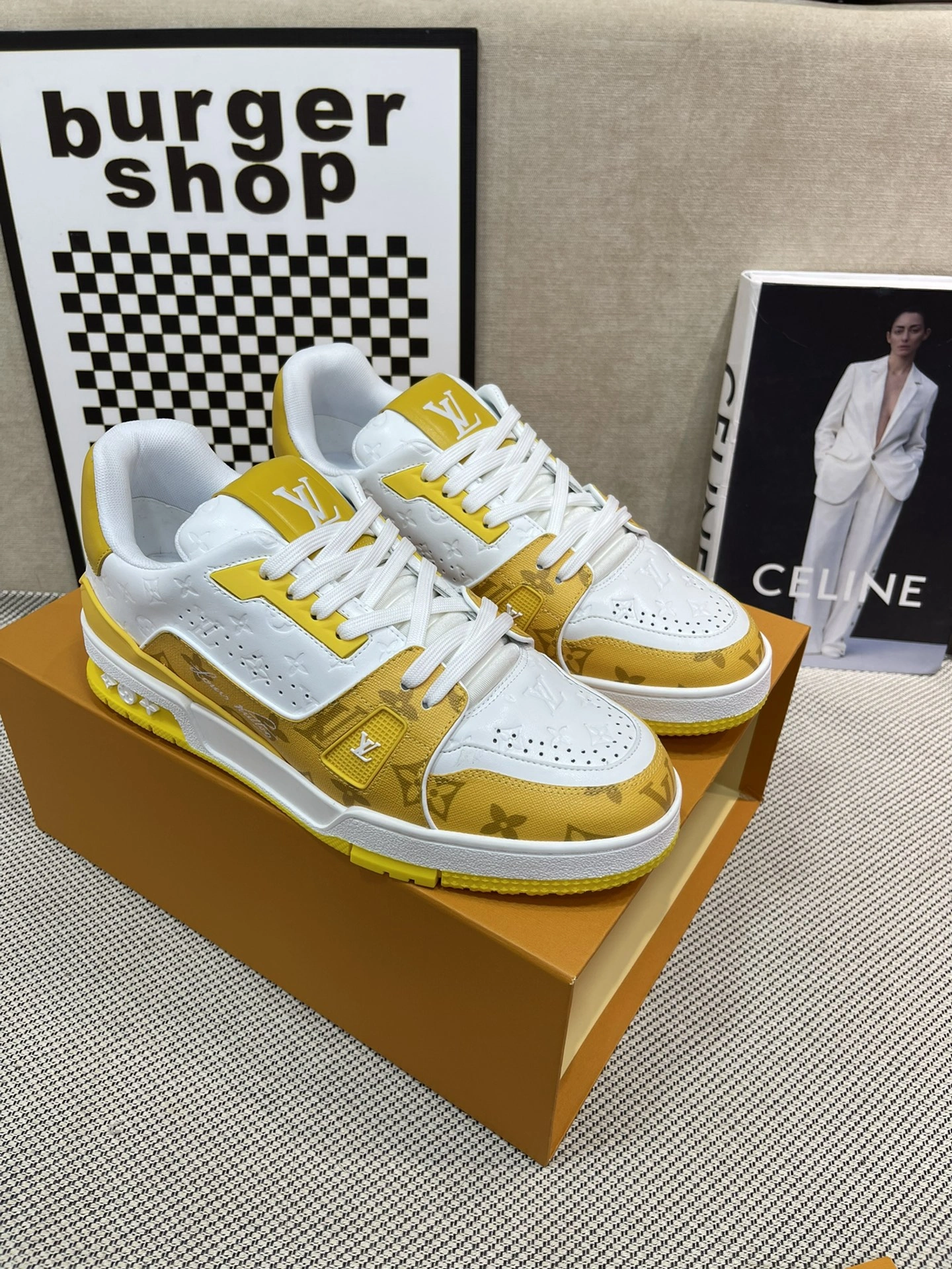 Lv Trainer Sneaker Unique 2117