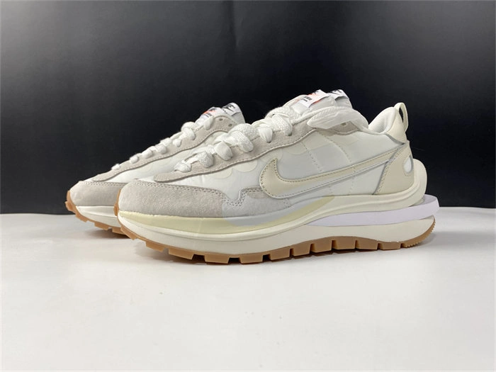 ComfortFit Nike Vaporwaffle sacai Sail Gum DD1875- 5234