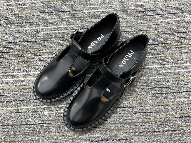 EyeCatching Prada Loafer Women 3339